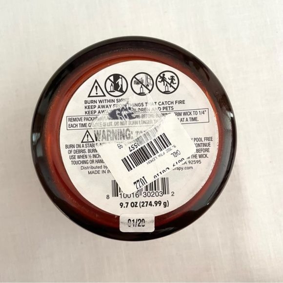 Double Wick Farm to Aromatherapy Candle in Lemon Essential Oil 9.7 Oz New - Picture 8 of 9